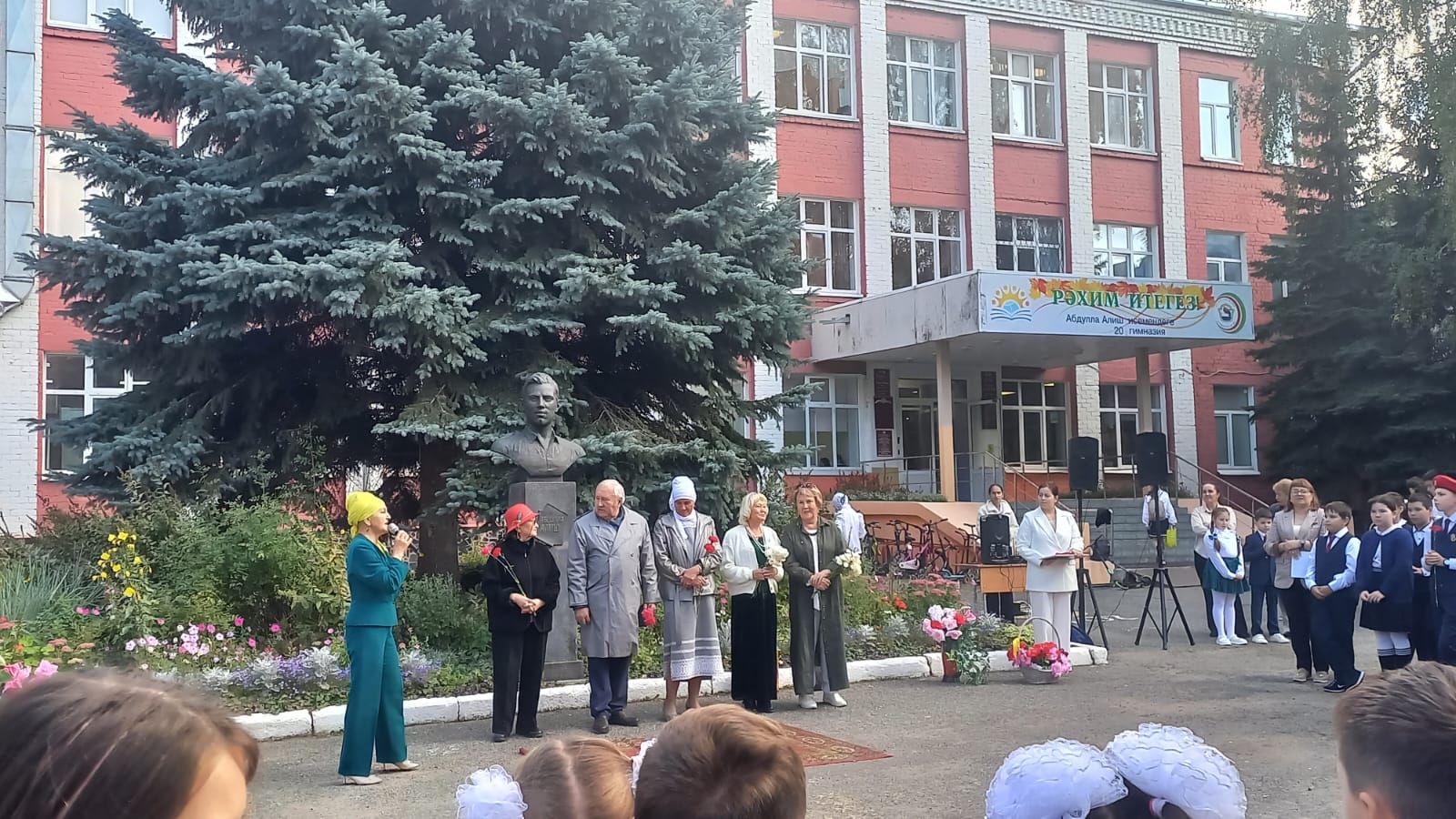 Казан укучылары Абдулла Алишны искә алды