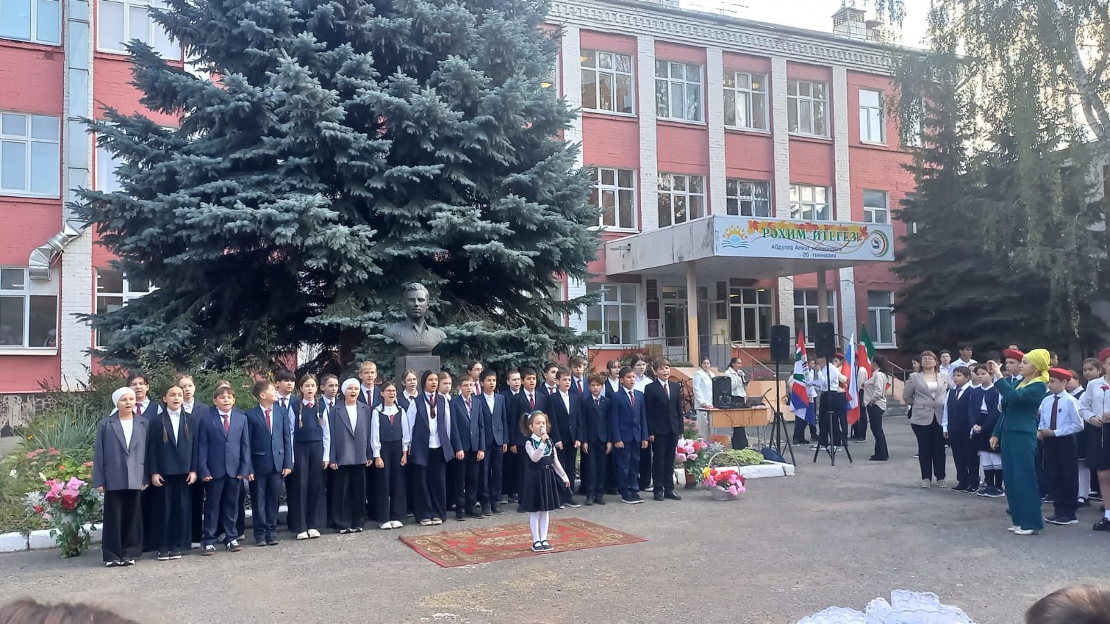 Казан укучылары Абдулла Алишны искә алды