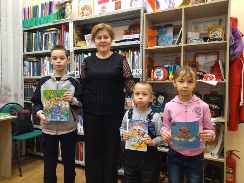 Яраткан китапханәчем: Сыйлый-сыйлый укыта